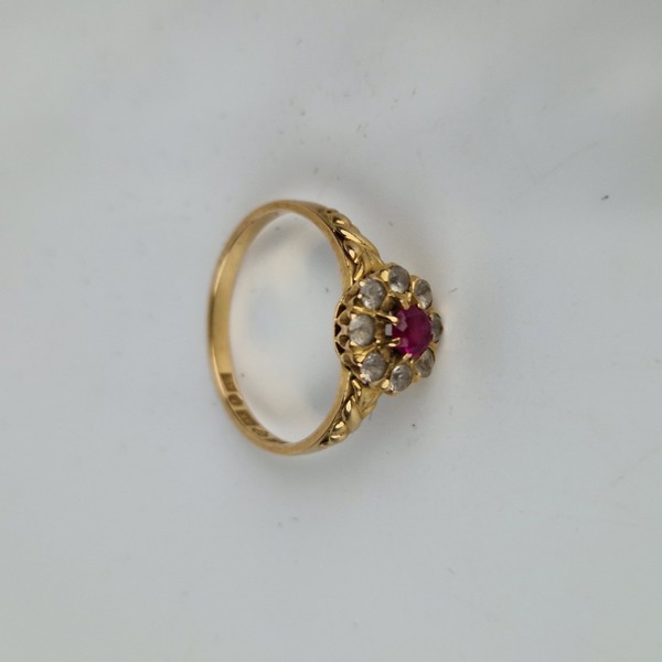 Ring, 18K guld, med facetterade stenar