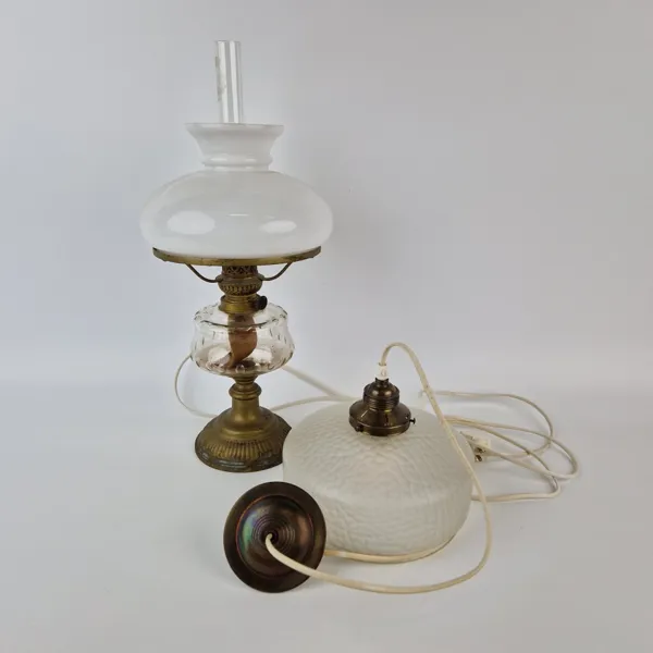 Taklampa och fotogenlampa