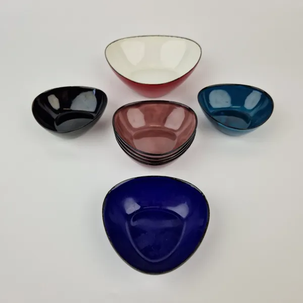 Arne Erkers, skålar 8 st, "Pastell"