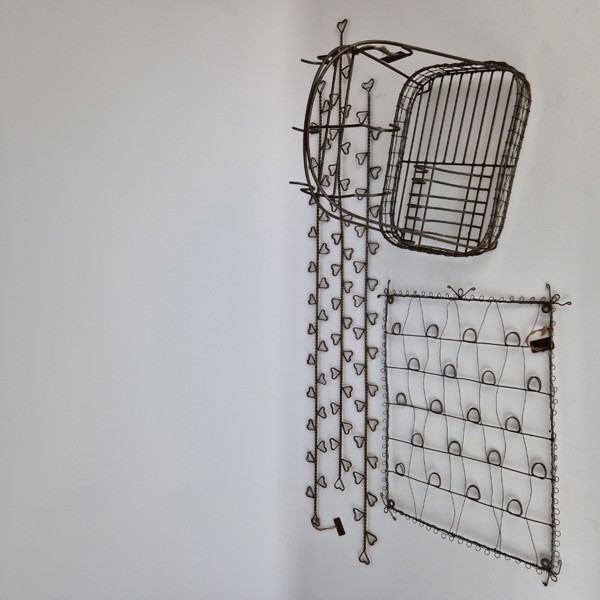 Korthållare och diskställ i metall