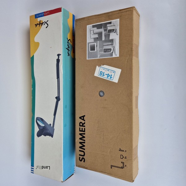 Datorhållare och lampa med förstoringsglas