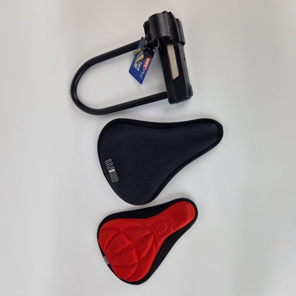 Cykellås och sadelöverdrag