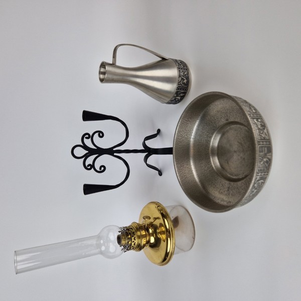 Fotogenlampa, ljusstake och tenn