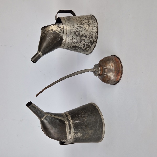 Oljemått, 2st och oljekanna