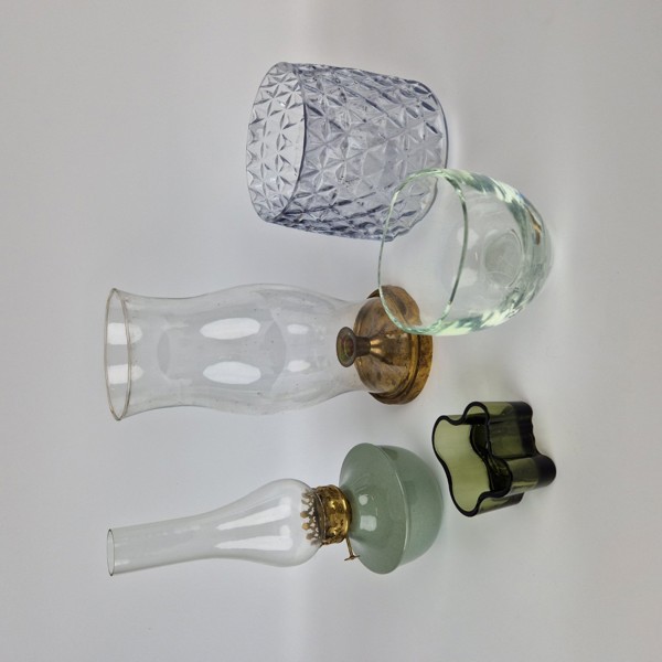 Belysning och vaser, bl.a. Alvar Aalto