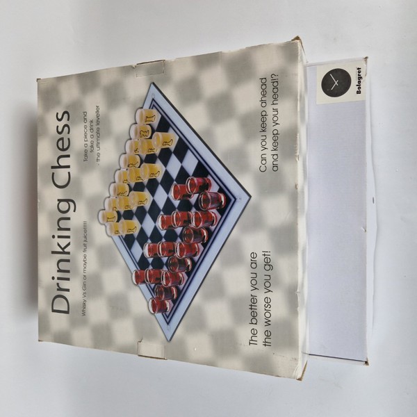 Väggklocka och drinkschack