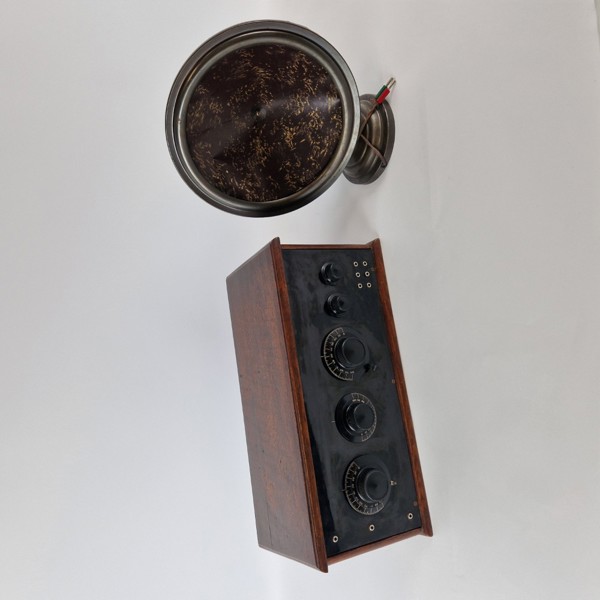 Radiomottagare och högtalare