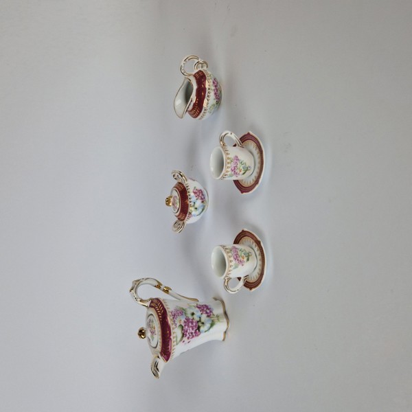 Dockservis och leksakshäst